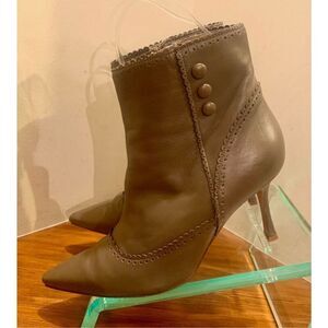 Manolo Blahnik Womens Brown Pebbled Leather Pointed Toe Ankle Boots Size 39